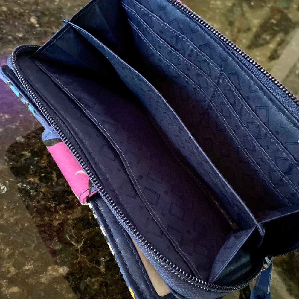 💢SOLD💢 Vera Bradley Turn Lock Wallet Full Zip African Violet - Picture 5 of 6